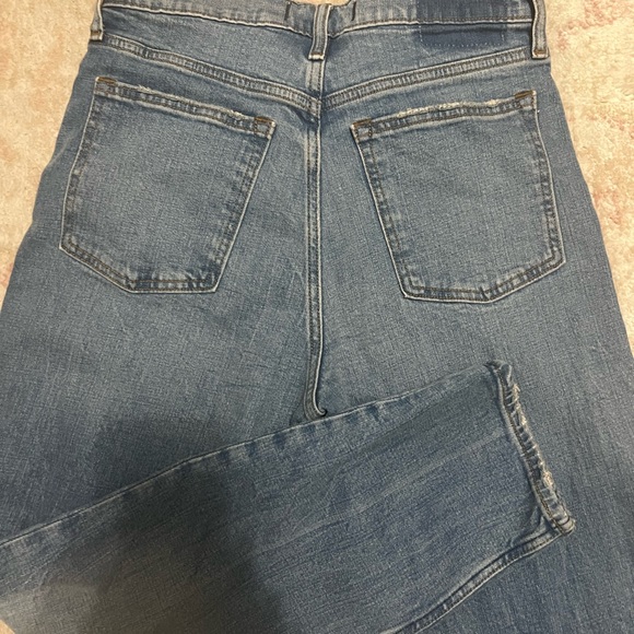NWT ABERCROMBIE & FITCH HIGH WAISTED MOM JEANS SIZE 28 - Picture 3 of 3